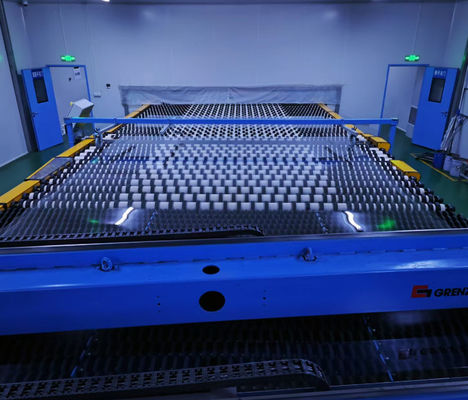 Buon prezzo Specialità vetro galleggiante ultra-bianco per applicazioni a semiconduttori Dimensione regolare 1300*1100mm Spessore opzionale 0,25mm-2mm in linea