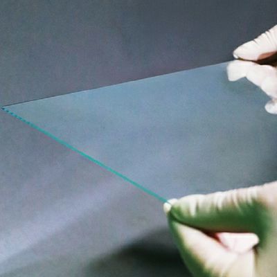 Buon prezzo Vetro grezzo a silicato di alluminio medio ultra trasparente per schermo antiabbagliamento in linea