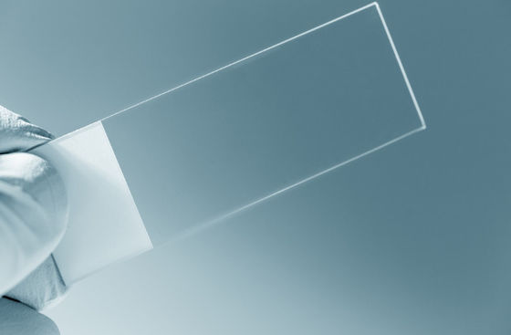 Buon prezzo Lastre di vetro ultra bianco per vetrini da microscopio Il substrato essenziale per vetrini da microscopio Formato standard 1300*1100mm in linea